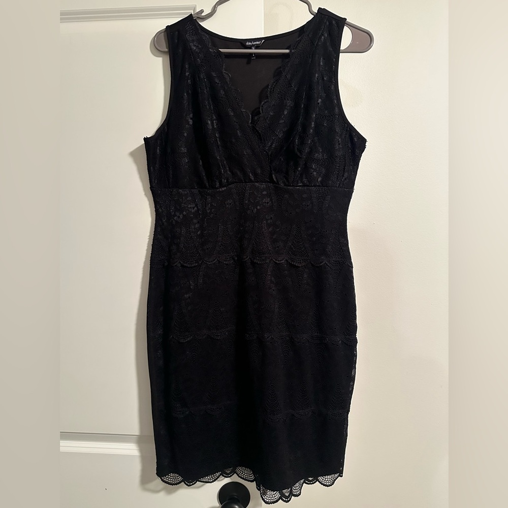 Gorgeous new Daisy Fuentes cocktail dress size large